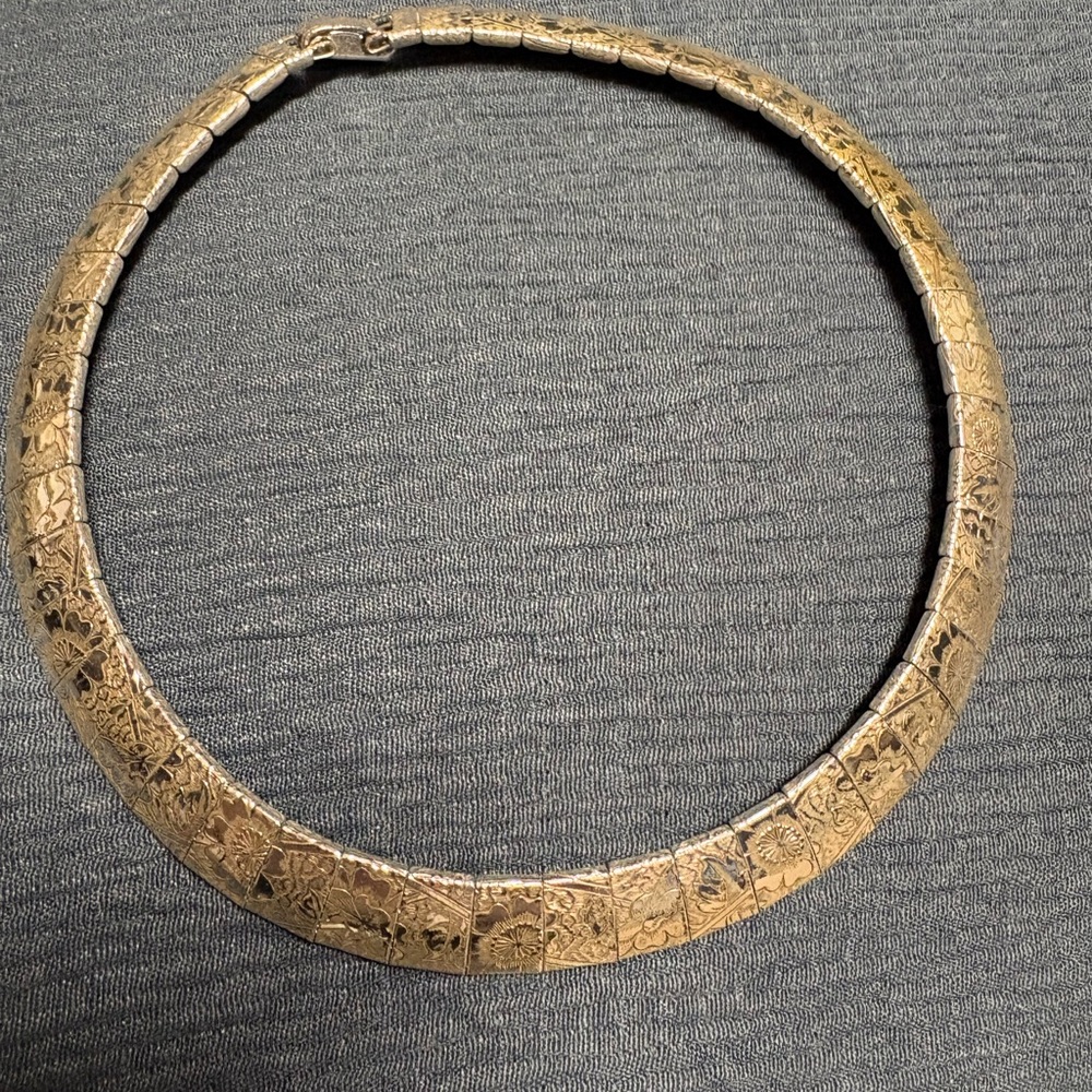 Vintage silver floral etched flex collar necklace